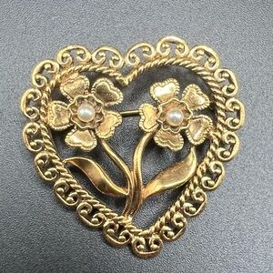 Vintage Goldtone AVON Antiqued Heart Pin With Flowers and Faux Pearls